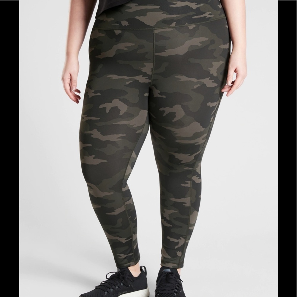 Athleta New Size 2x Ultimate Stash Pocket Camo Print Compression 7/8 Leggings